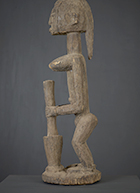 Statue d'une pileuse Dogon du Mali de 54 cm