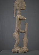 Statue d'une pileuse Dogon du Mali de 54 cm